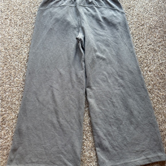 Lululemon Scuba mid rise wide leg pants Waffle h.W.ash.gray size XL sold out - Picture 3 of 5